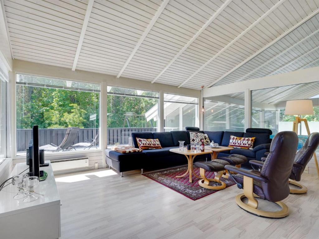 Posezení v ubytování Holiday Home Harriet - 800m from the sea by Interhome