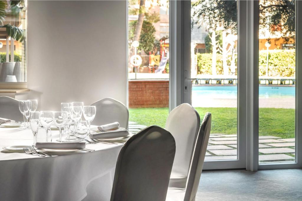 Bazén v ubytování Hotel SB Corona Tortosa nebo v jeho okolí