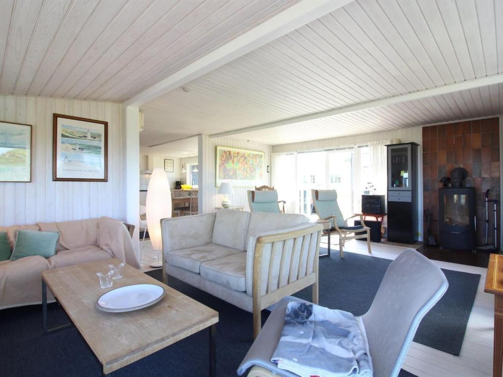 Posezení v ubytování Holiday Home Ellynor - 200m from the sea by Interhome