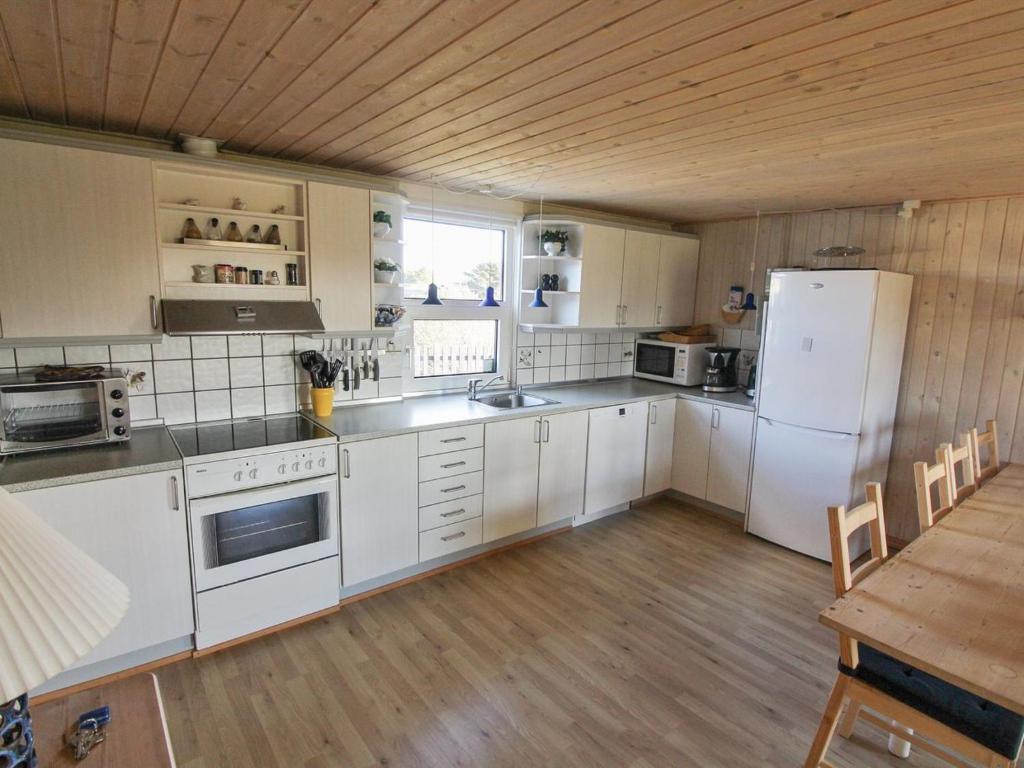 Kuchyň nebo kuchyňský kout v ubytování Holiday Home Vili - 500m from the sea by Interhome