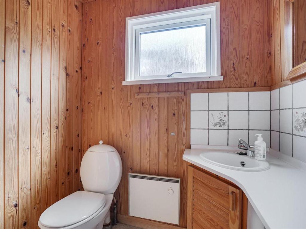 Koupelna v ubytování Holiday Home Asmara - 200m from the sea by Interhome