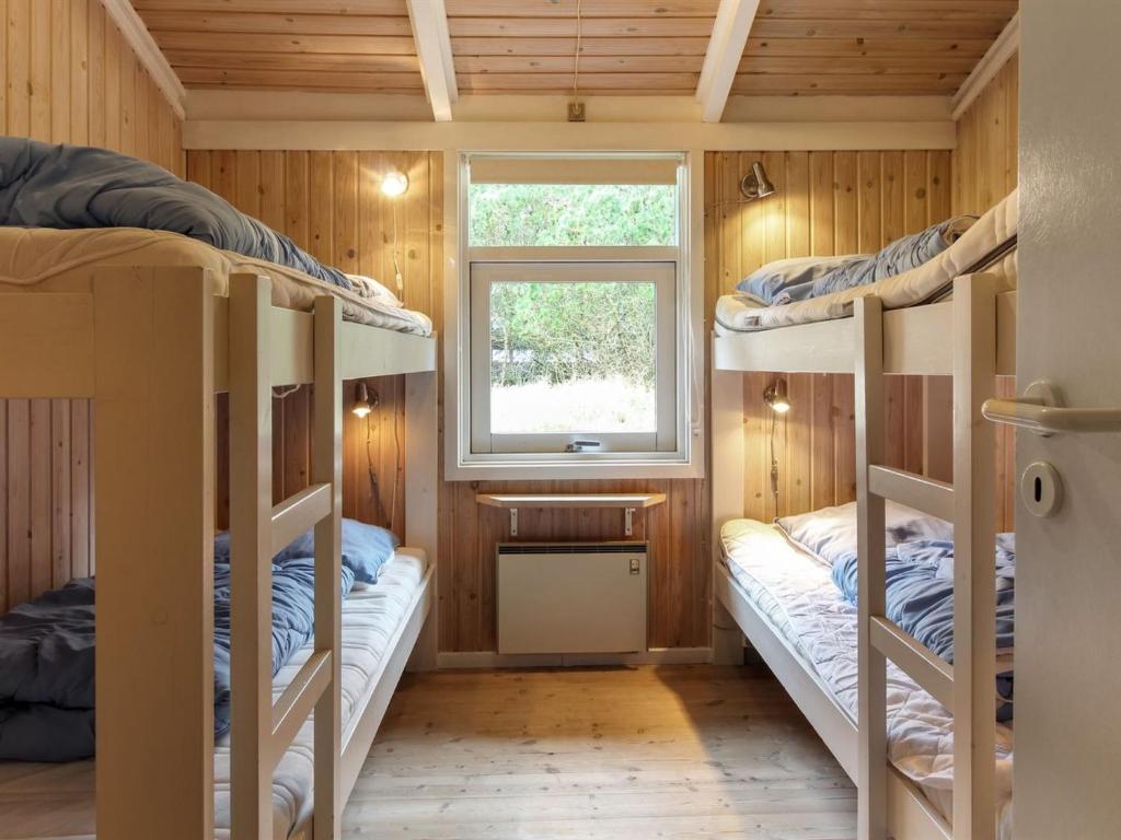 Postel nebo postele na pokoji v ubytování Holiday Home Eldmar - 500m from the sea by Interhome