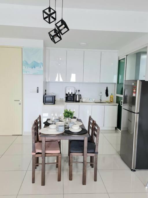 Kuchyň nebo kuchyňský kout v ubytování Impiria Residensi #Link Aeon Mall Klang 4BR3Bath