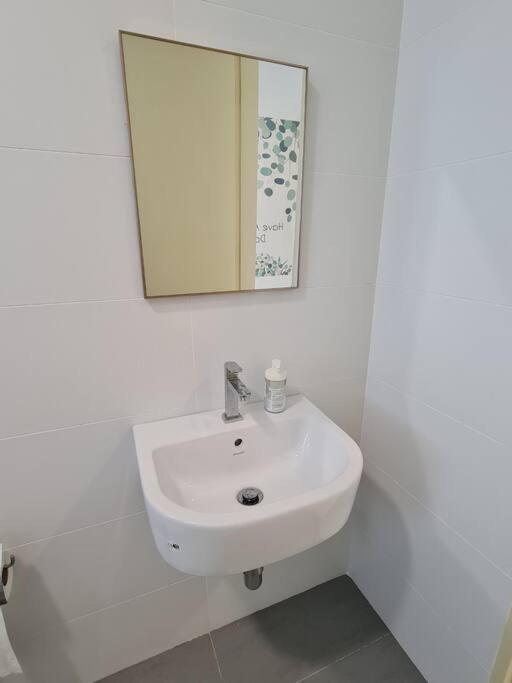 Koupelna v ubytování Impiria Residensi #Link Aeon Mall Klang 4BR3Bath