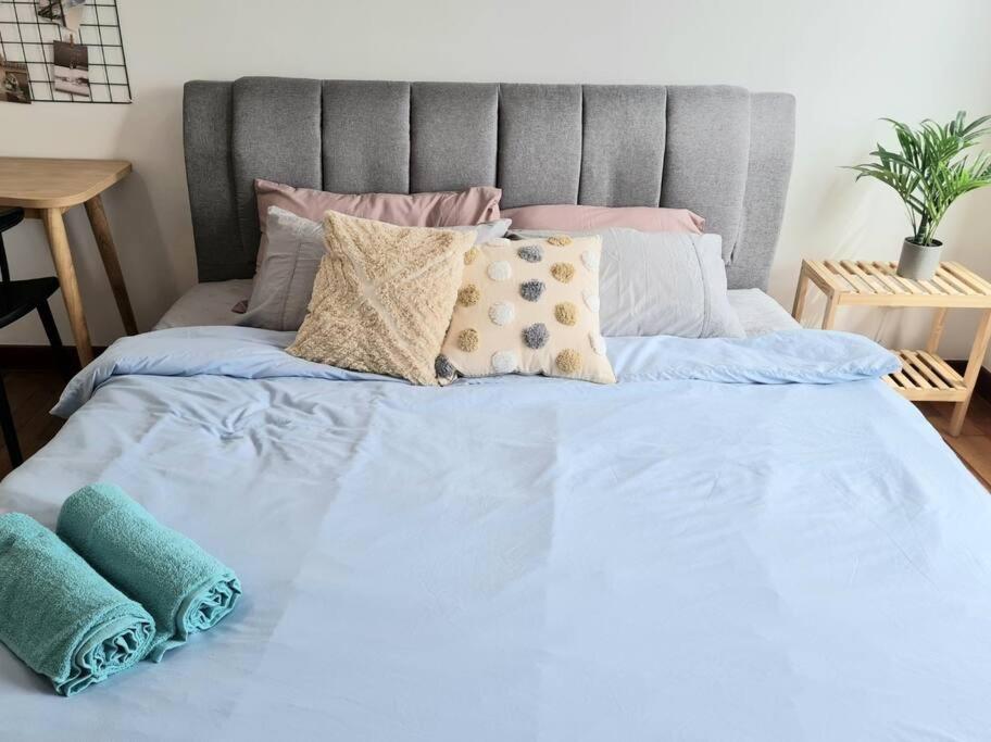 Postel nebo postele na pokoji v ubytování Impiria Residensi #Link Aeon Mall Klang 4BR3Bath