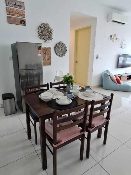 Posezení v ubytování Impiria Residensi #Link Aeon Mall Klang 4BR3Bath