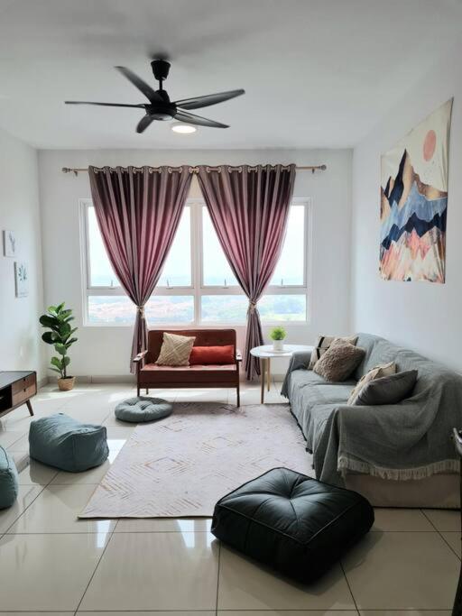 Posezení v ubytování Impiria Residensi #Link Aeon Mall Klang 4BR3Bath