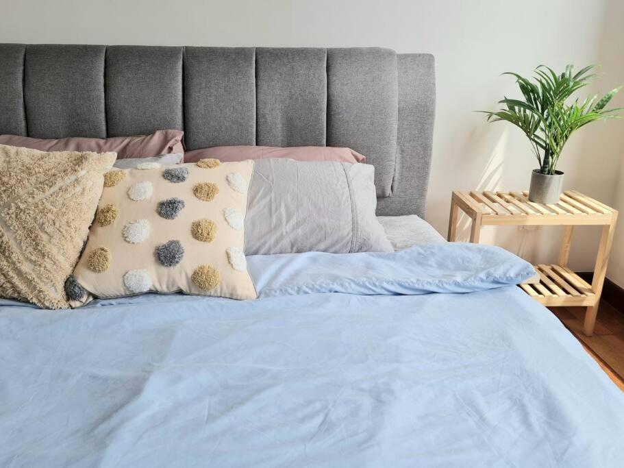 Postel nebo postele na pokoji v ubytování Impiria Residensi #Link Aeon Mall Klang 4BR3Bath