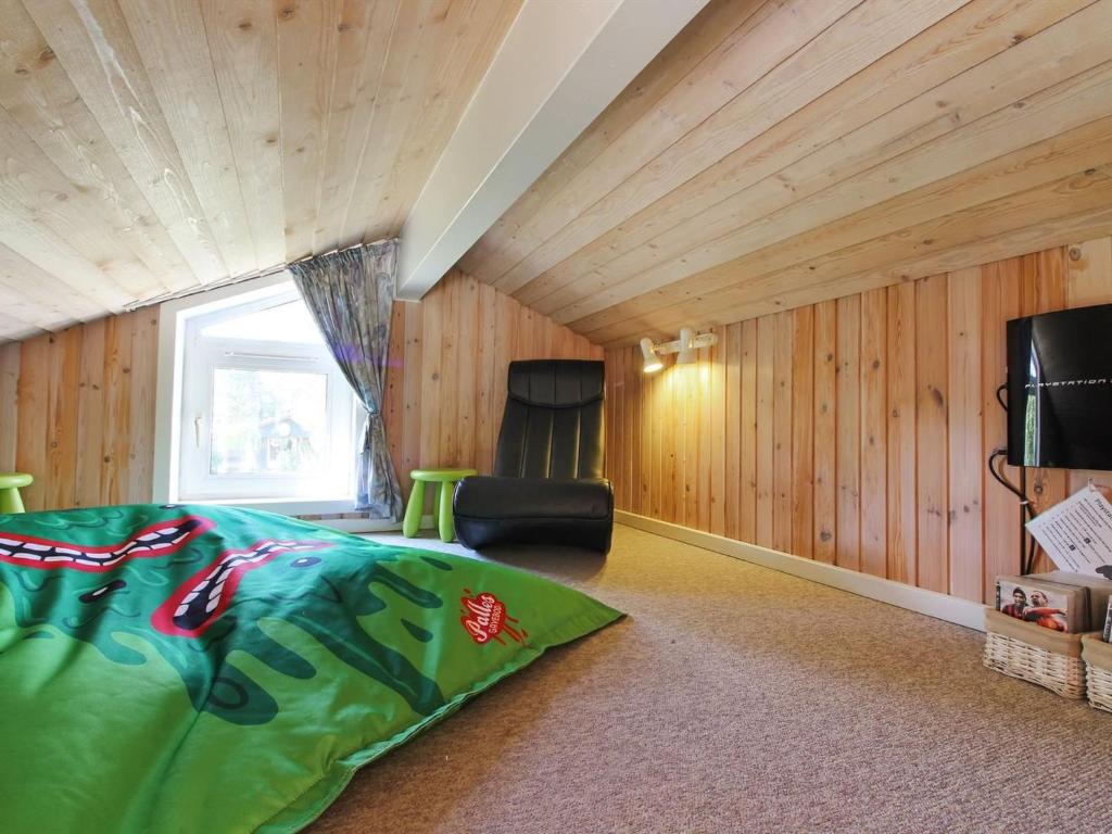 TV a/nebo společenská místnost v ubytování Holiday Home Friederike - 300m from the sea by Interhome