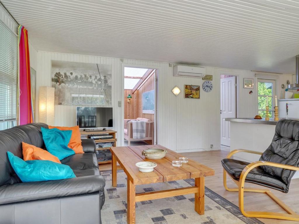 Posezení v ubytování Holiday Home Dorith - 100m from the sea by Interhome