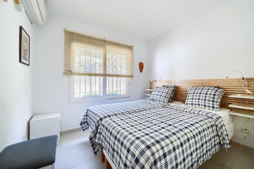 A bed or beds in a room at 31 Miraflores Jardin B, gorgeous views, pool, Wifi