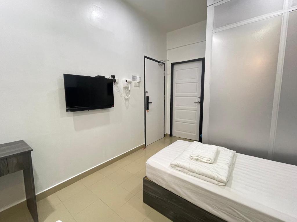 TV a/nebo společenská místnost v ubytování MR Homestay HotelStyle Room Teluk Intan