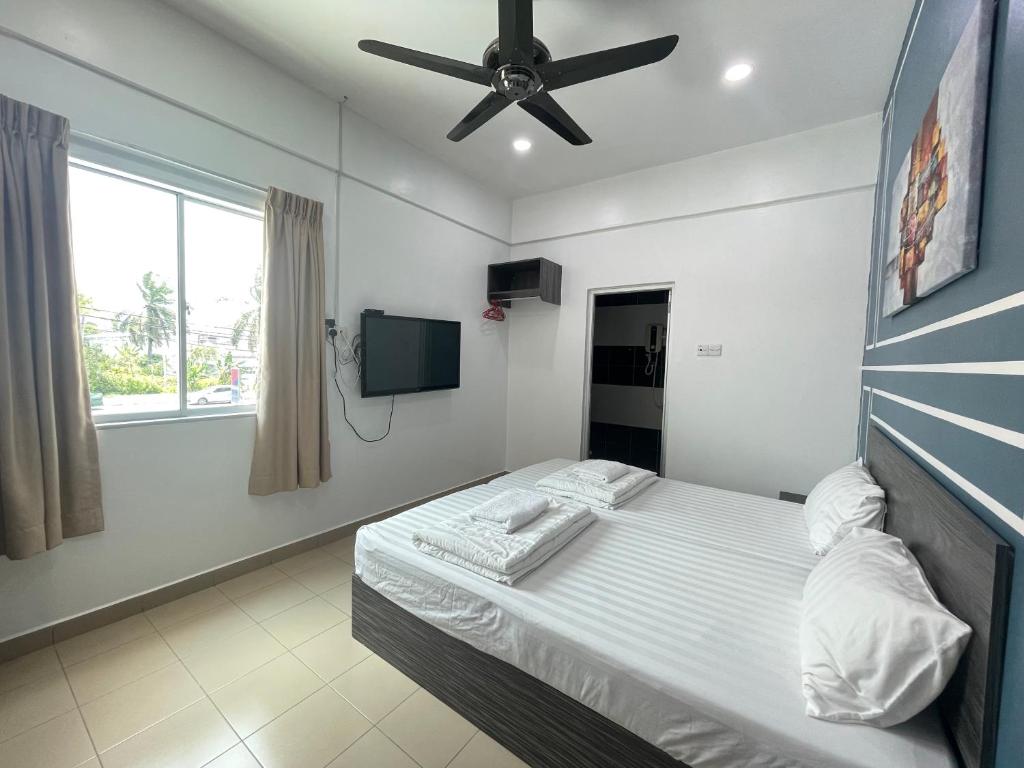TV a/nebo společenská místnost v ubytování MR Homestay HotelStyle Room Teluk Intan