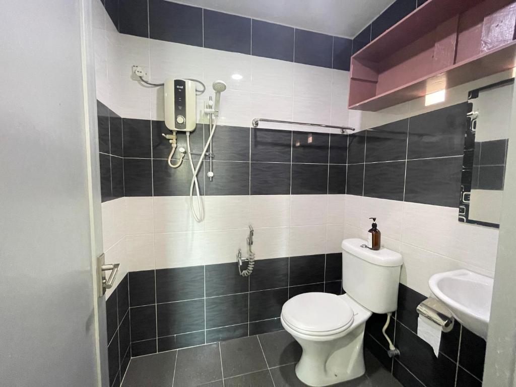Koupelna v ubytování MR Homestay HotelStyle Room Teluk Intan