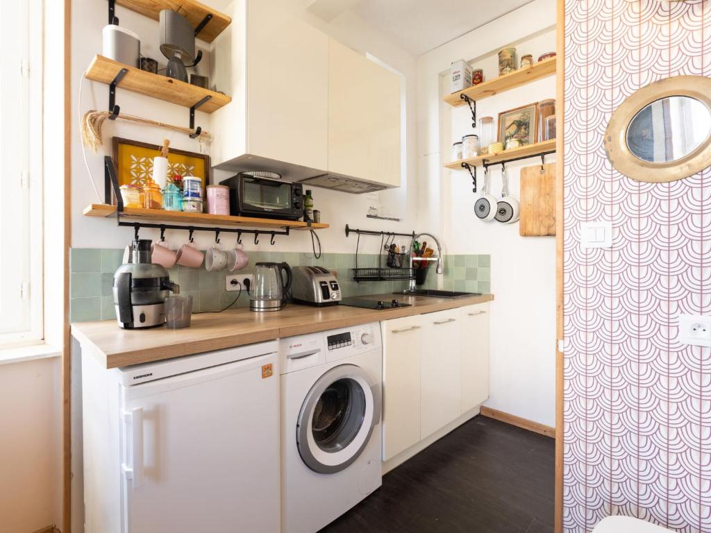 Kuchnia lub aneks kuchenny w obiekcie Apartment Haitze Egoa by Interhome
