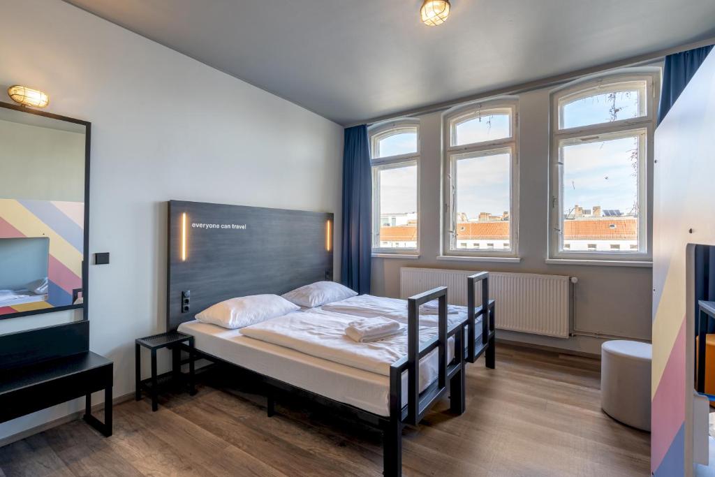 
Family Room (2 Adults + 2 Children)
