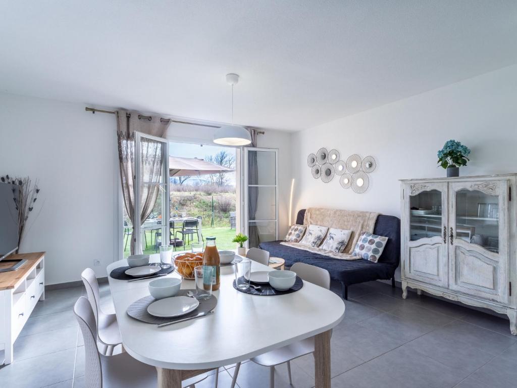 Postel nebo postele na pokoji v ubytování Holiday Home Domaine des fées by Interhome