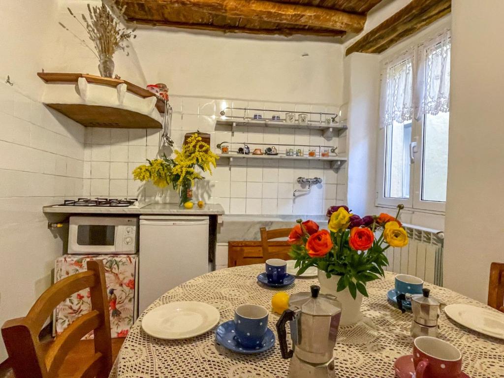 Köök või kööginurk majutusasutuses Holiday Home Casa Pierina by Interhome