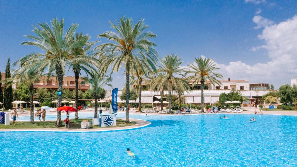 Bazén v ubytování Valtur Otium Resort nebo v jeho okolí