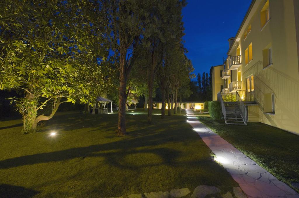 Zahrada ubytování Viktoria Palace Hotel