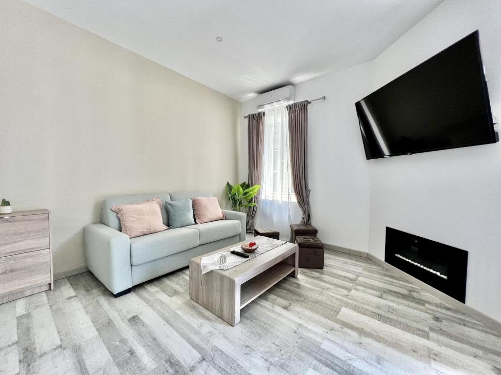 https://cf.bstatic.com/xdata/images/hotel/max1024x768/440271751.jpg?k=dab8548de7e1fbbf81f8a9c74eacee123a006f38313c0d5aae4e3fa83243a2ad&o=&hp=1