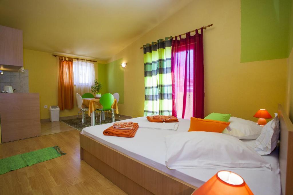 Un pat sau paturi într-o cameră la Villa Mia Makarska