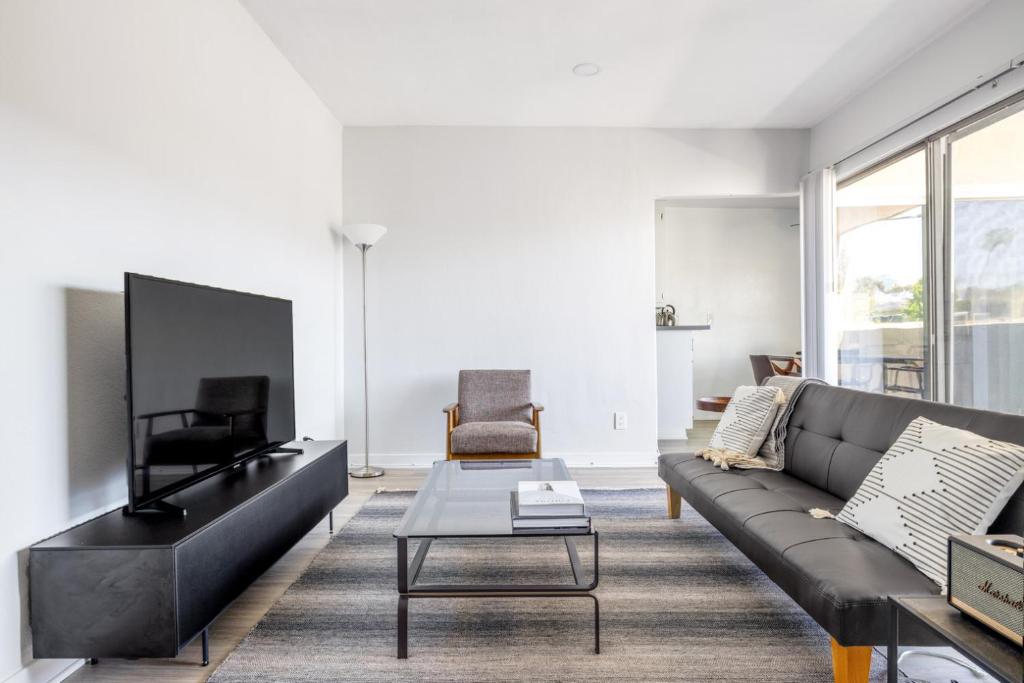 Apartment Culver City 2BR nr restaurants TJ LAX418, Los Angeles, USA