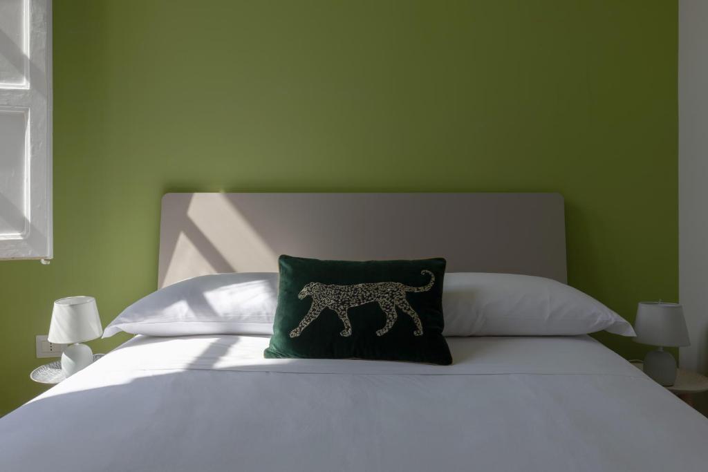 A bed or beds in a room at Il Sovrano