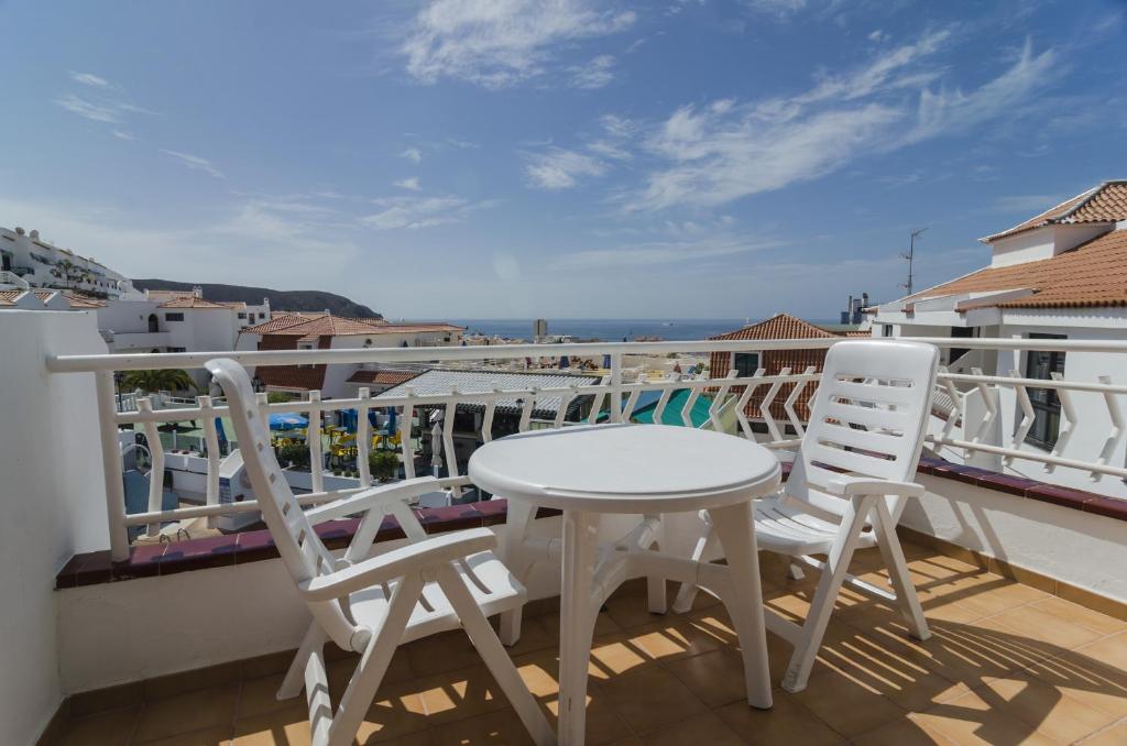 Club Tenerife Apartments - 