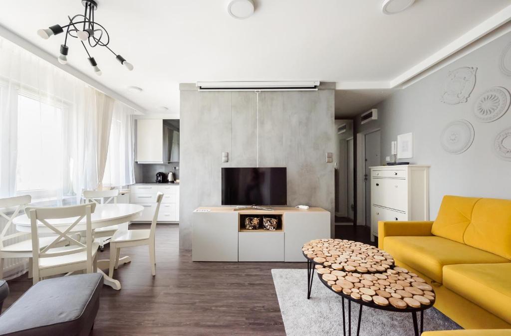 Гостиная зона в Wola Canary De Luxe Apartment