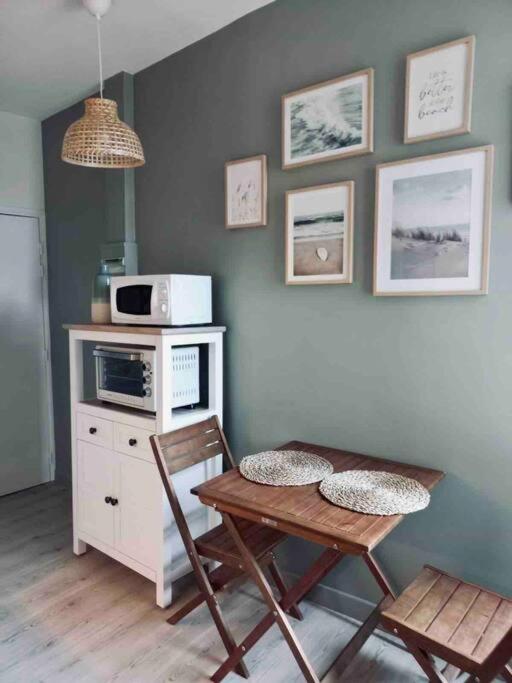 Kuchyňa alebo kuchynka v ubytovaní Studio «  La Mouette Rieuse »