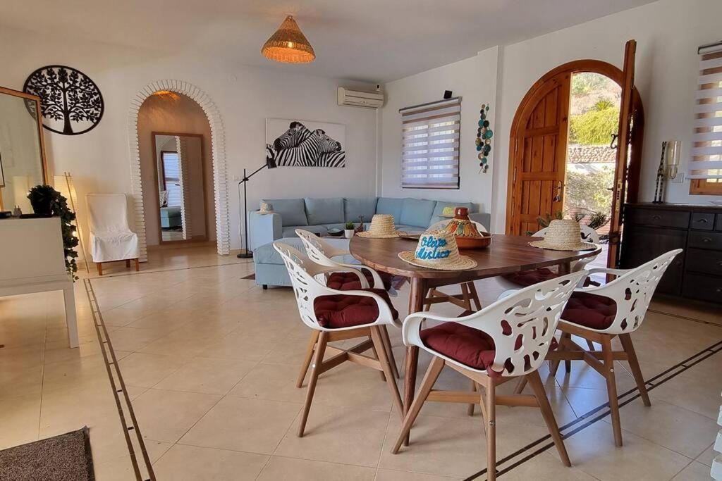 Fotografie z fotogalerie ubytování Villa à la campagne avec vues, piscine, jaccuzi, sauna v destinaci Alora