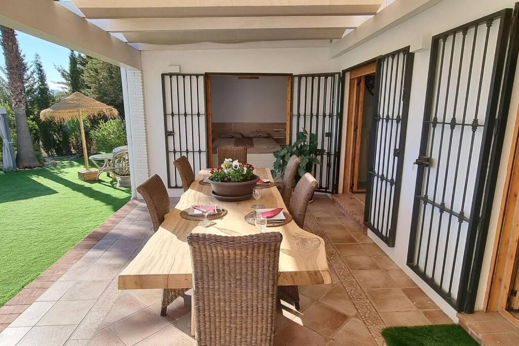 Fotografie z fotogalerie ubytování Villa à la campagne avec vues, piscine, jaccuzi, sauna v destinaci Alora