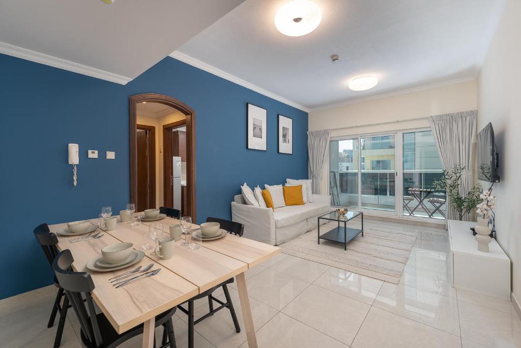 Luke Stays – Art Xv Tower