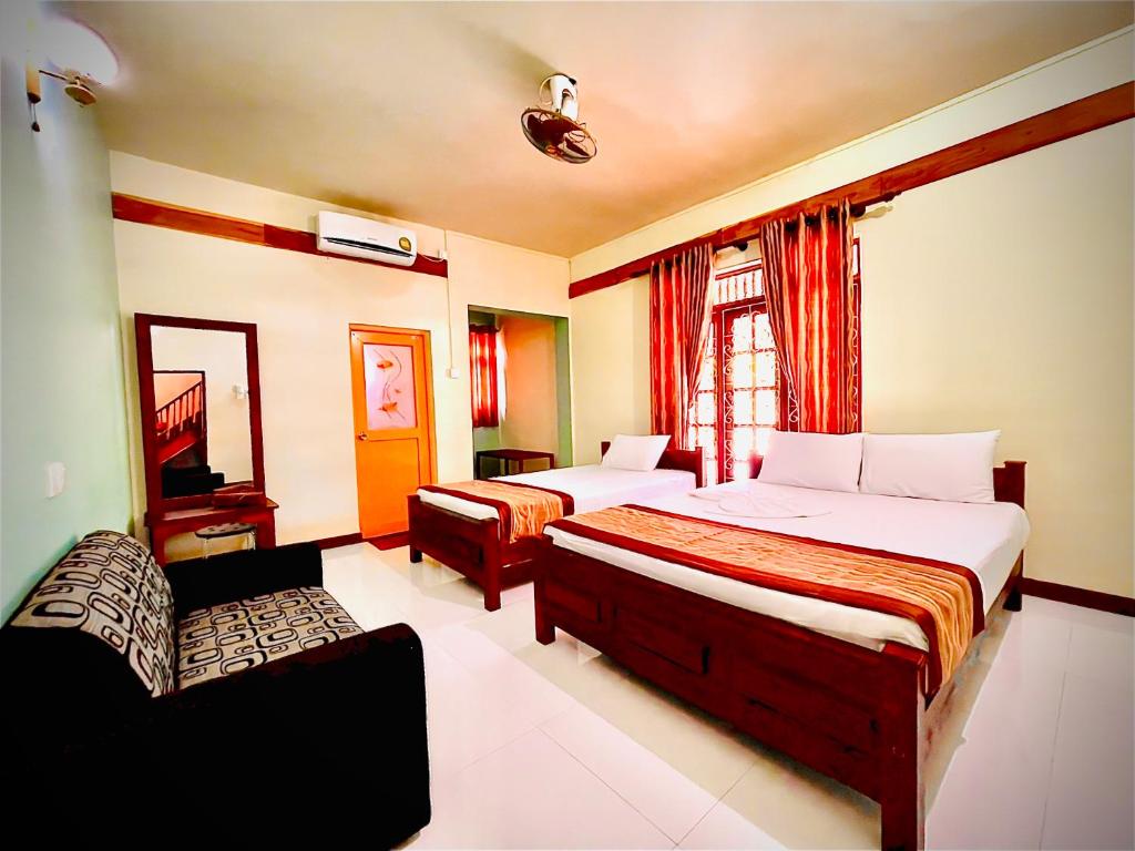 A bed or beds in a room at Cinnamon Tree