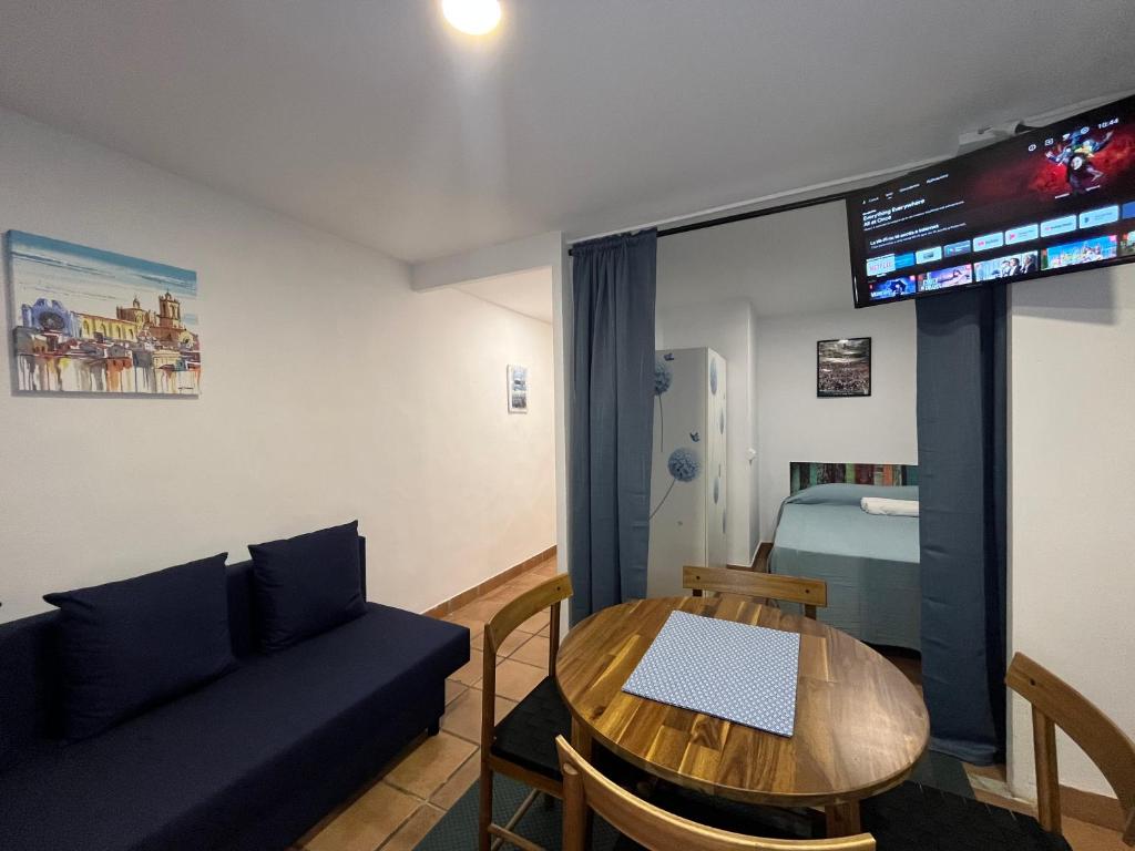 TV a/nebo společenská místnost v ubytování Apartamento Rovellat Casco Antiguo