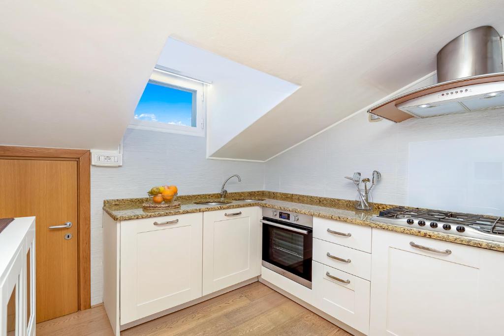 A kitchen or kitchenette at Attico Scirocco Viareggio, superior stay idromassaggio privato