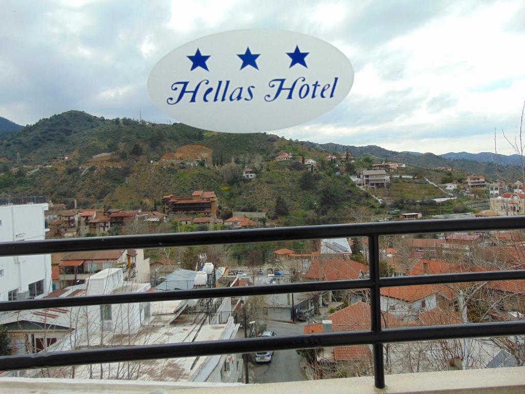 Nespecifikovaný výhled na hory nebo výhled na hory při pohledu z hotelu