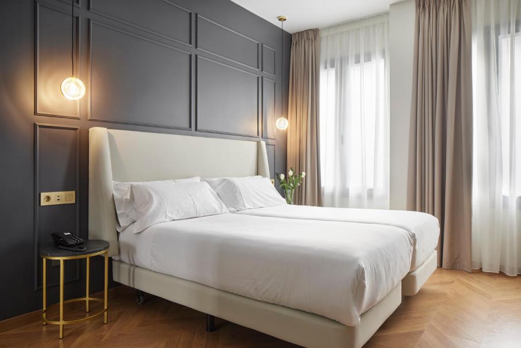 Postel nebo postele na pokoji v ubytování HOTEL ARRIZUL CATEDRAL