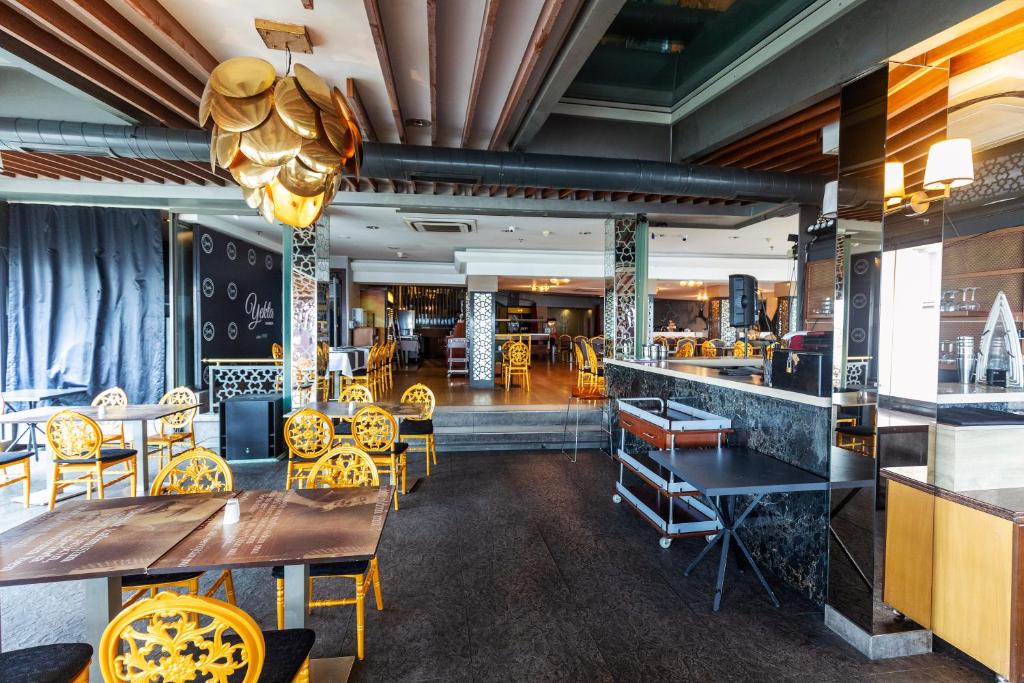 A seating area at Grand Star Hotel Premium