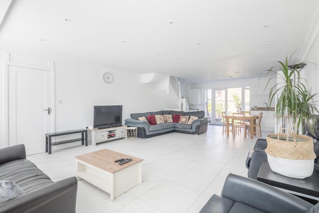 Wonderful Family Home with Free Parking, Cambridge (updated prices 2024)