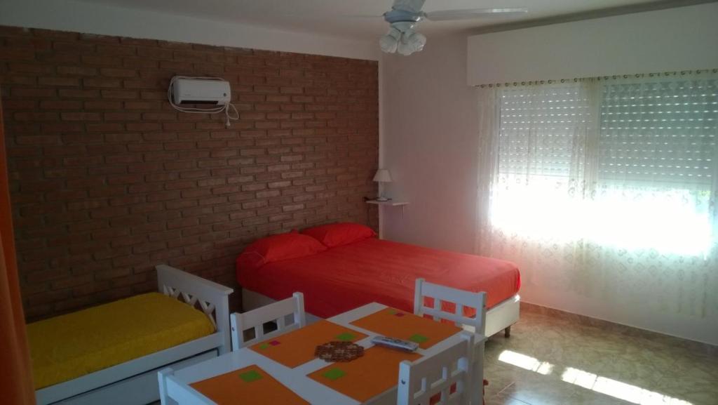 Ένα ή περισσότερα κρεβάτια σε δωμάτιο στο Monoambiente Mina Clavero