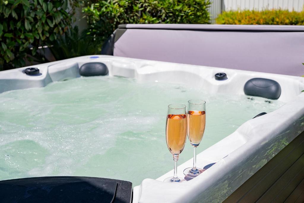 two champagne glasses sitting in a hot tub at Casa Maya - Vale do Garrão in Quinta do Lago