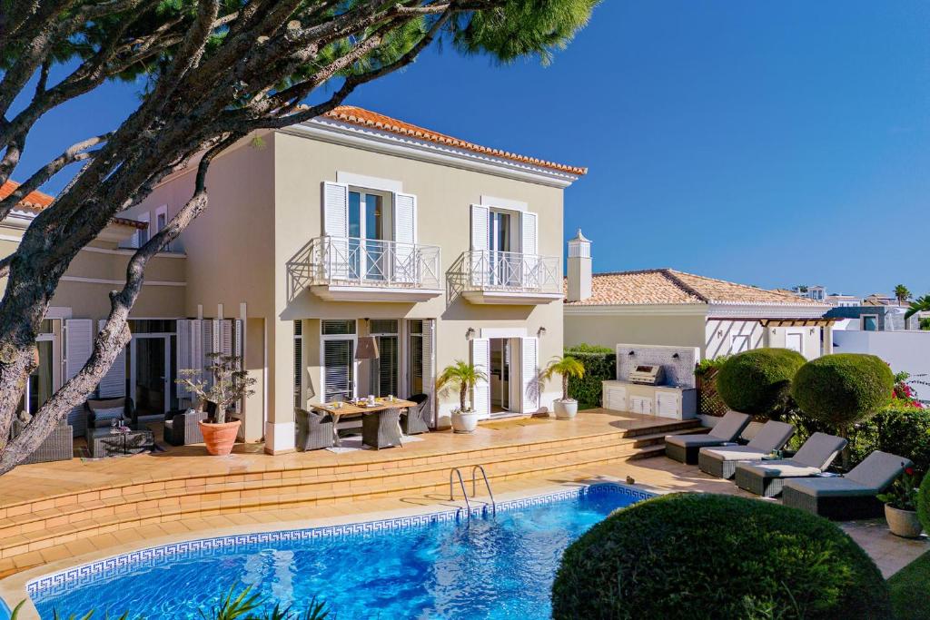Bazén v ubytování Villa Anna - Vale de Lobo nebo v jeho okolí