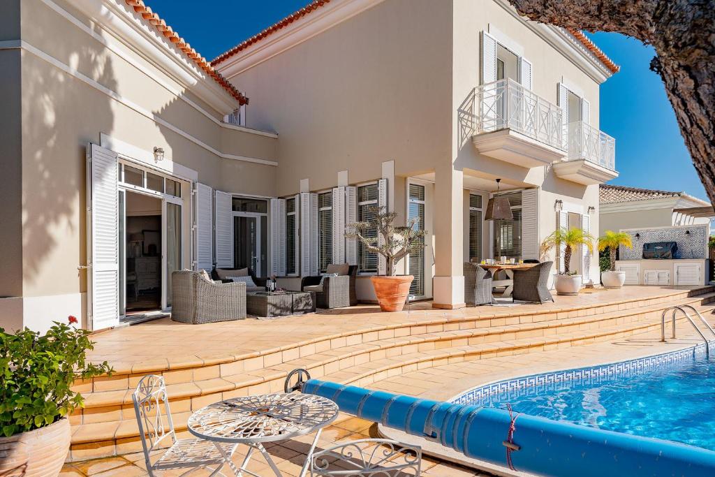 Bazén v ubytování Villa Anna - Vale de Lobo nebo v jeho okolí