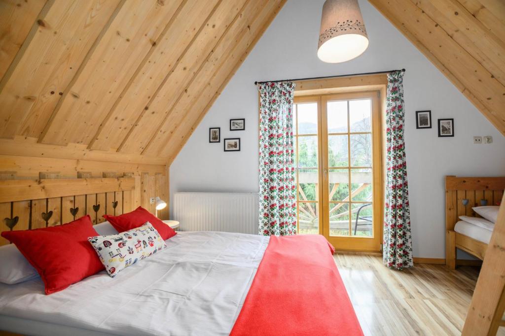En eller flere senge i et værelse på Zakopiańska Osada Domki & SPA