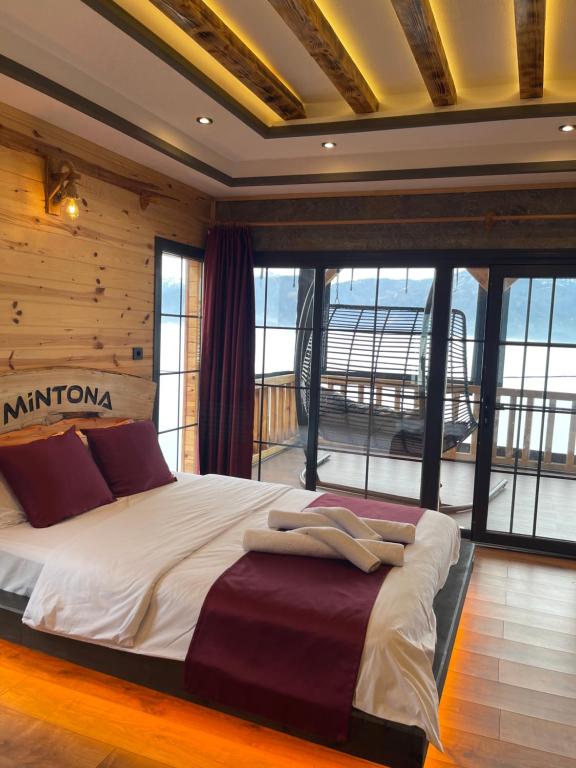 a bedroom with a large bed with a view of the ocean at MİNTONA VİLLA SUİT in Çamlıhemşin