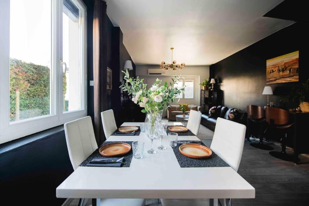 Jolie Maison sur Orléans, Parking & Climatisation - Two-Bedroom Apartment