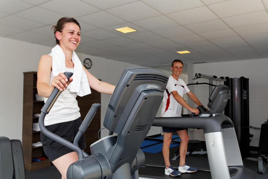 Fitness centrum a/nebo fitness zařízení v ubytování Hotel & SPA Reibener-Hof
