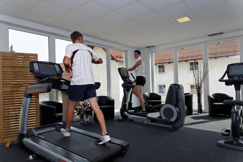 Fitness centrum a/nebo fitness zařízení v ubytování Hotel & SPA Reibener-Hof